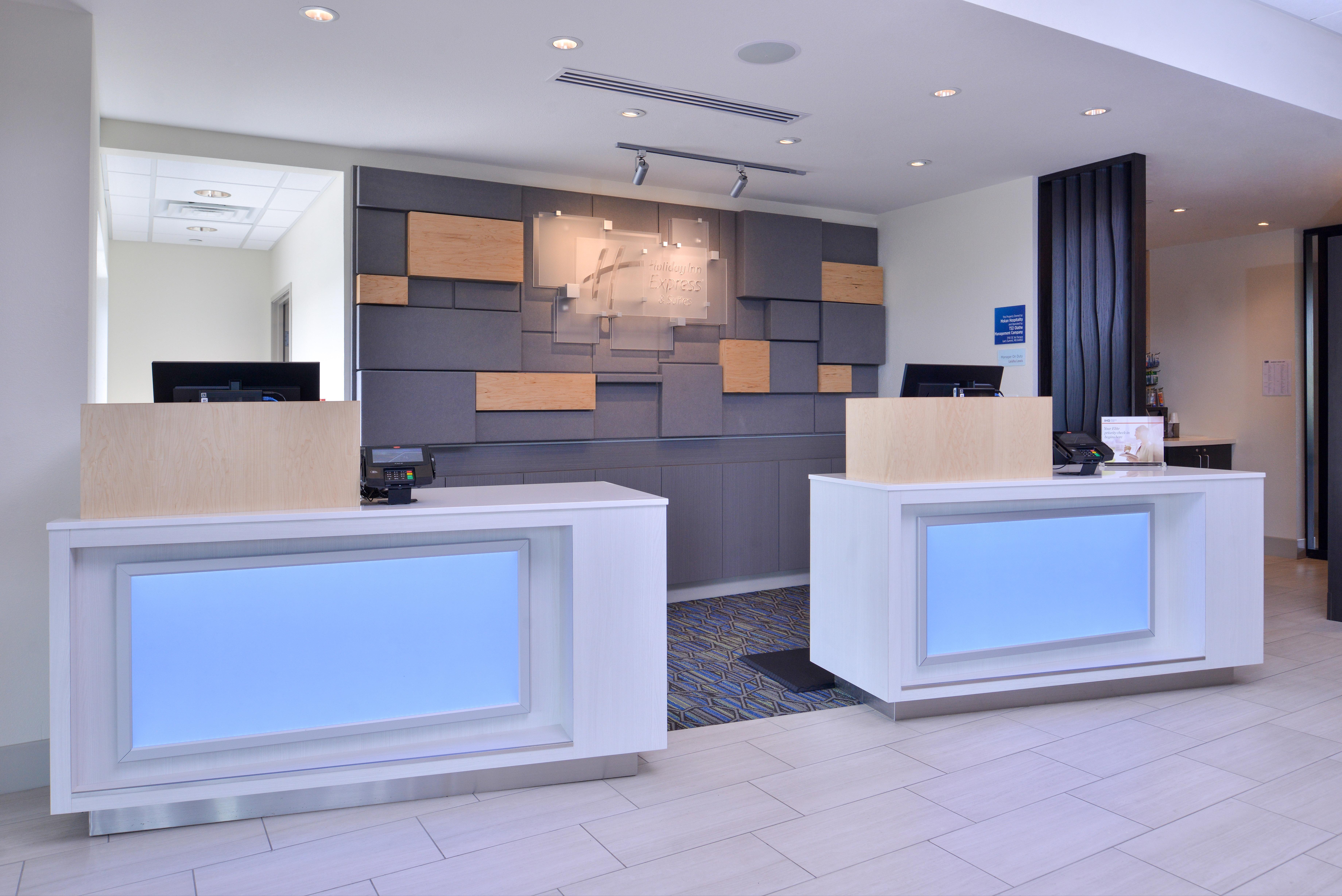 Holiday Inn Express & Suites - Olathe West By Ihg Exterior photo